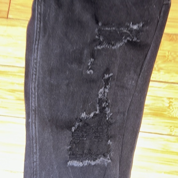 black Aeropostale mom jeans, size 4 women’s, runs a little small - Picture 4 of 4